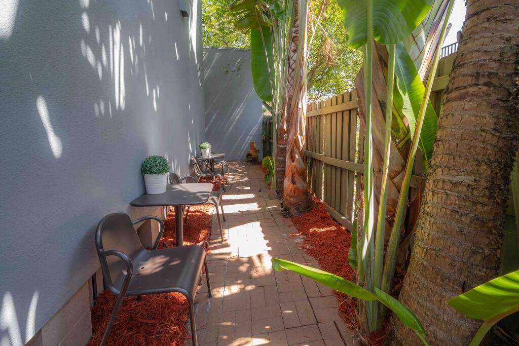 Nawlins Vibe With Rooftop Verandah Near Riverwalk And Downtown タンパ エクステリア 写真