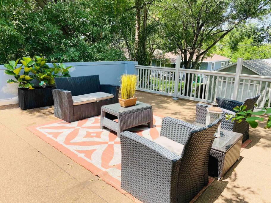 Nawlins Vibe With Rooftop Verandah Near Riverwalk And Downtown タンパ エクステリア 写真